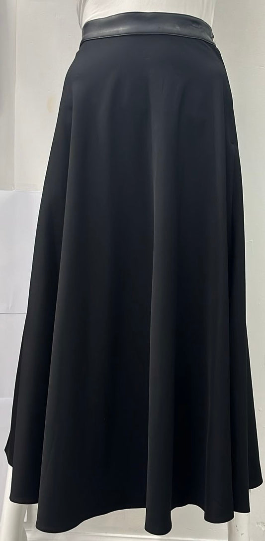 MAXMRKT FLAIRY SKIRT W SIDE BUTTON & ZIPPER-MIDI BLACK