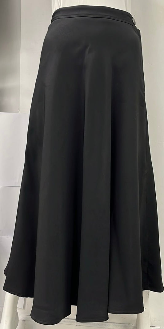 MAXMRKT FLAIRY SKIRT W SIDE BUTTON & ZIPPER-MIDI BLACK