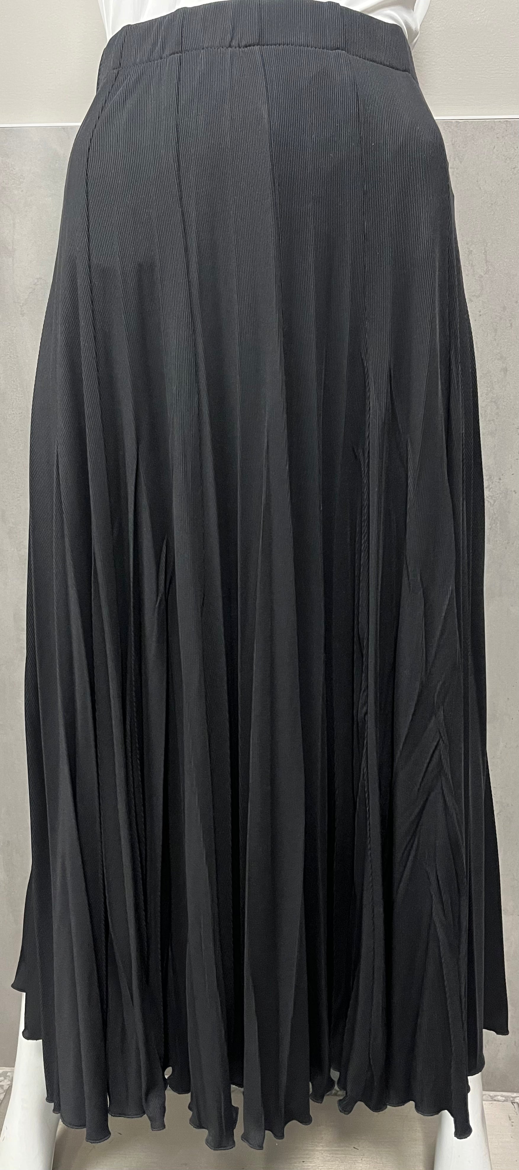 Black silk chiffon pleated maxi skirt | Genny