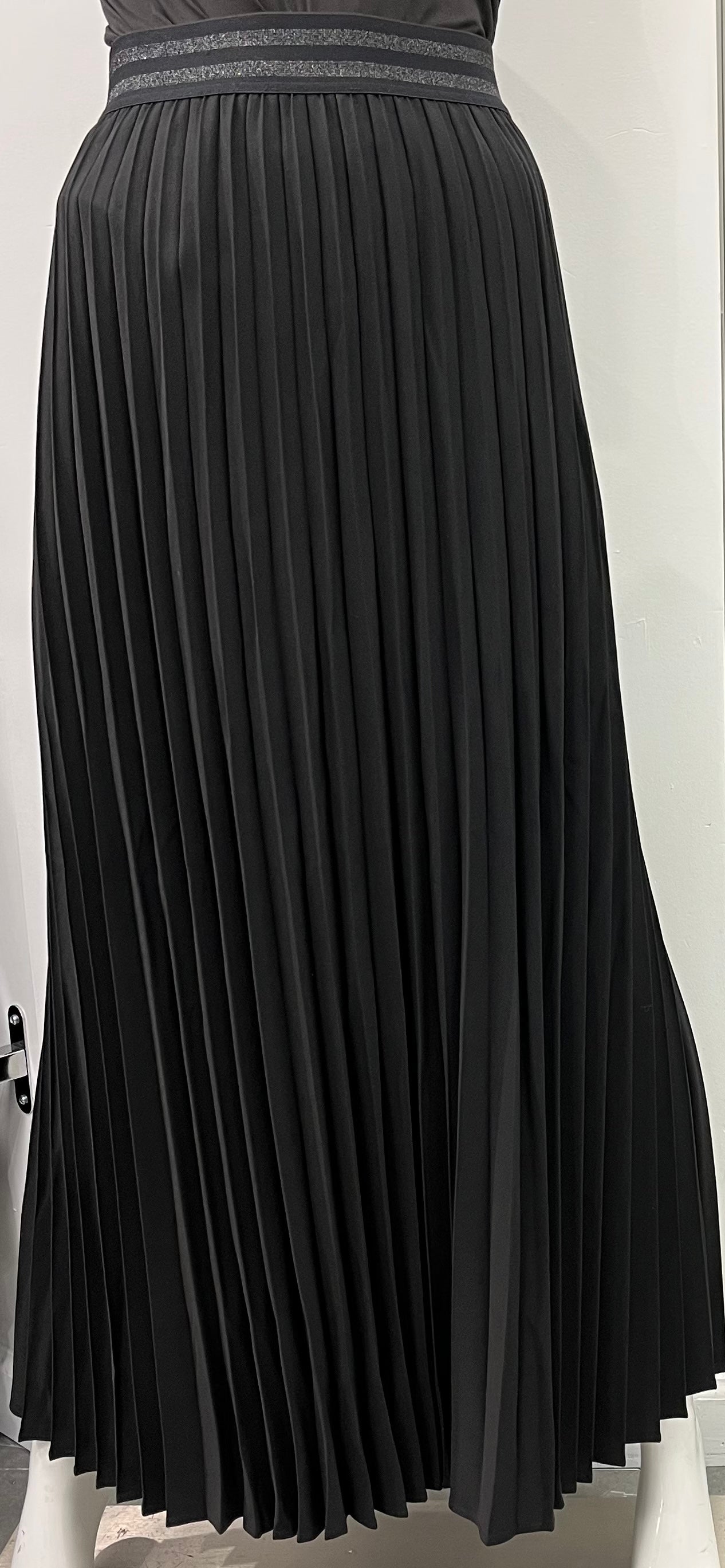 Buy U&F Black Pleated Maxi Flared Skirt - Skirts for Women 13362280 | Myntra