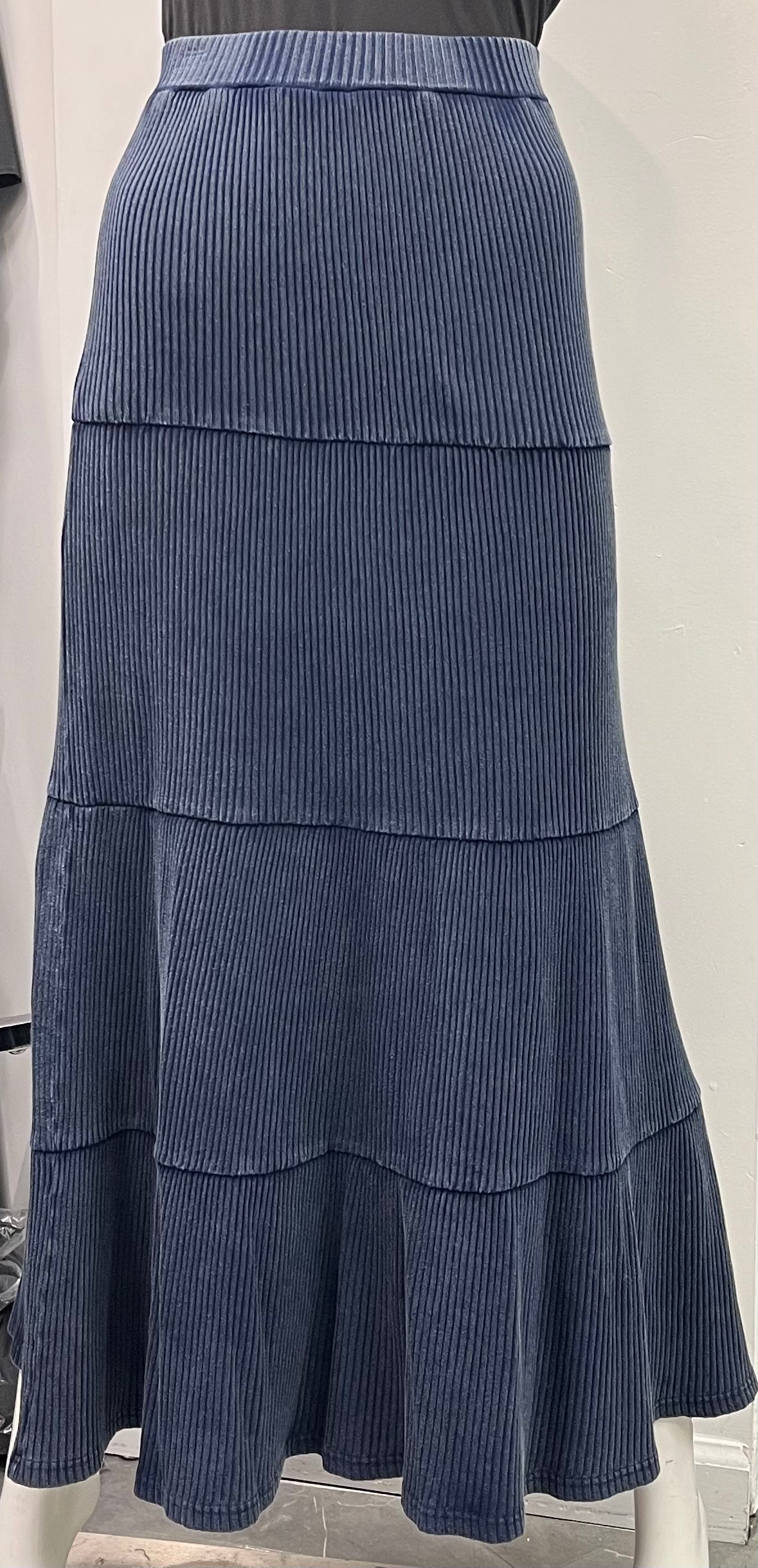 SPADES RIBBED TIER MAXI SKIRT DARK DENIM WASH