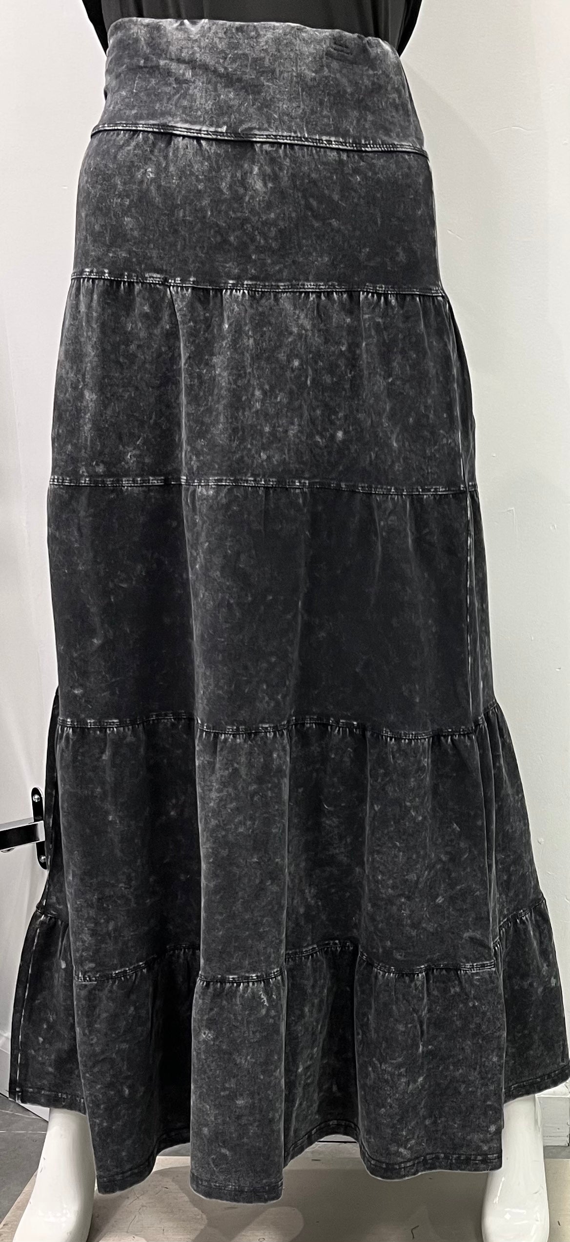 DOT 5 TIER TYE DYE MAXI BLACK WASH