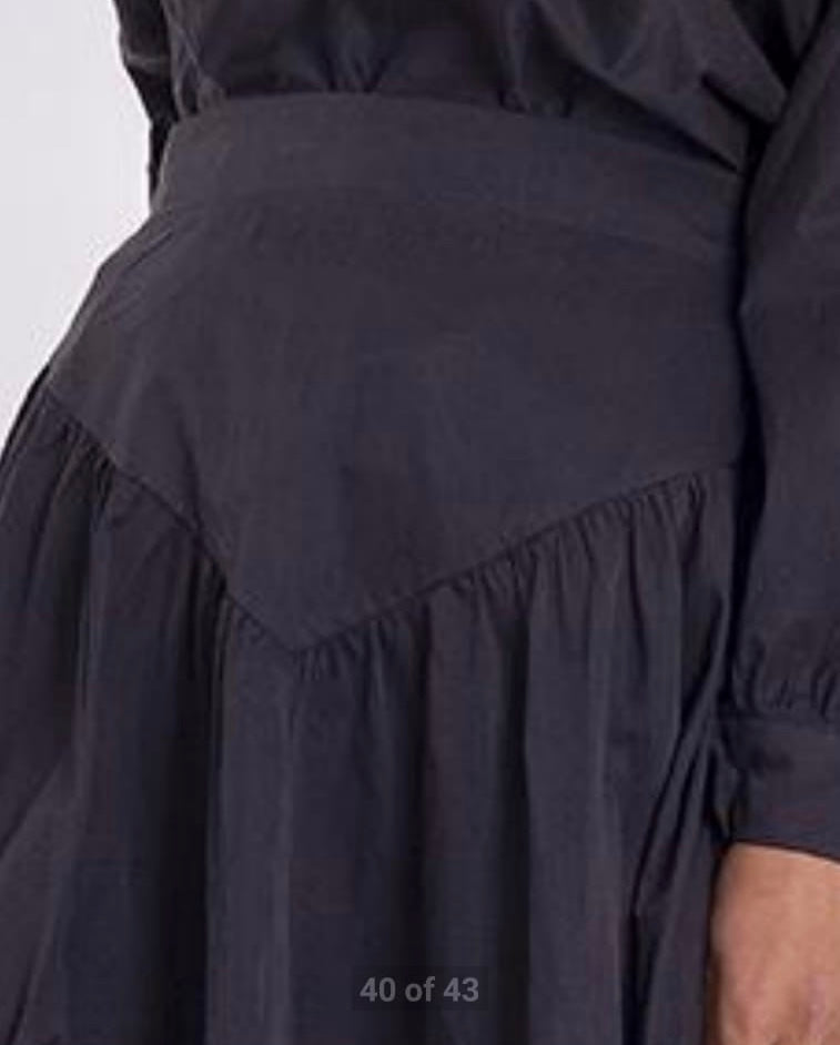 STATIC V DETAIL TIERED SKIRT BLACK